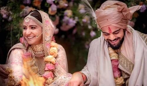 ਭੁਵੀ ਤੇ ਜ਼ਾਹੀਰ ਦੇ ਵਿਆਹ ਤੋਂ ਬਾਅਦ ਇਸ ਸਾਲ ਦੀ ਗ੍ਰੈਂਡ ਮੈਰਿਜ ਵੀ ਇਸੇ ਮਹੀਨੇ ਹੋਈ। ਗੱਲ ਕਰ ਰਹੇ ਹੈ ਭਾਰਤੀ ਕ੍ਰਿਕਟ ਦੇ ਕਪਤਾਨ ਵਿਰਾਟ ਕੋਹਲੀ ਤੇ ਬਾਲੀਵੁੱਡ ਅਦਾਕਾਰ ਅਨੁਸ਼ਕਾ ਸ਼ਰਮਾ ਦੀ।