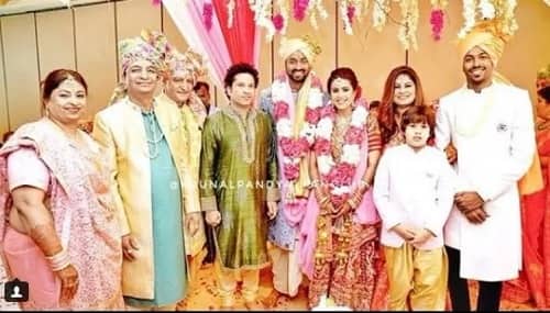ਇਸ ਮੌਕੇ ਬਾਲੀਵੁੱਡ, ਕ੍ਰਿਕਟਰ, ਬਿਜ਼ਨੈੱਸਮੈਨ ਤੇ ਬਹੁਤ ਸਾਰੇ ਮਸ਼ਹੂਰ ਤੇ ਵੱਡੇ ਲੋਕ ਵਿਆਹ ਵਿੱਚ ਸ਼ਾਮਲ ਹੋਏ ਸਨ।