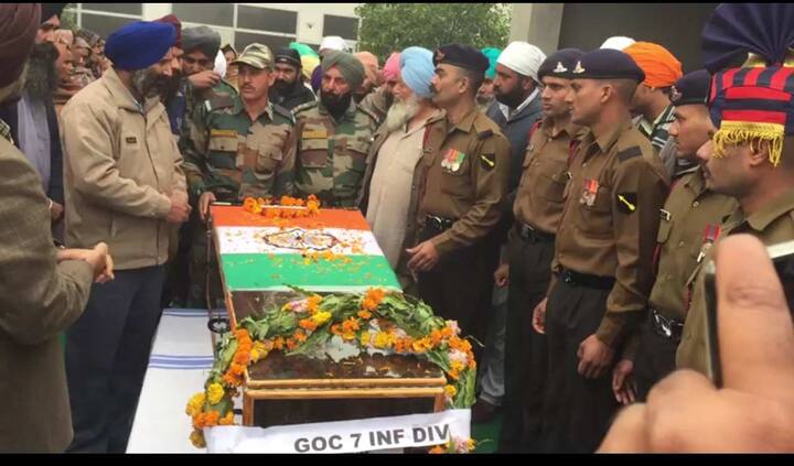 ਸ਼ਹੀਦੀ ਜਾਮ ਪੀਣ ਵਾਲੇ ਜਗਸੀਰ ਸਿੰਘ ਦੇ ਪਿਤਾ ਨੇ ਕੇਂਦਰੀ ਸਰਕਾਰ ਤੇ ਫ਼ੌਜ ਨੂੰ ਦੁਸ਼ਮਣ ਨਾਲ ਆਰ-ਪਾਰ ਦੀ ਲੜਾਈ ਲੜਨ ਦੀ ਤਾਕੀਦ ਕਰਦਿਆਂ ਕਿਹਾ ਕਿ ਹੋਰ ਕਿੰਨੀ ਕੁ ਦੇਰ ਦੁਸ਼ਮਣਾਂ ਨੂੰ ਅਜਿਹੀਆਂ ਹਰਕਤਾਂ ਕਰਨ ਦਾ ਮੌਕਾ ਦਿੱਤਾ ਜਾਵੇਗਾ।