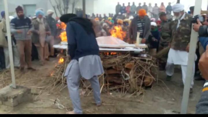 ਜਵਾਨ ਜਹਾਨ ਪੁੱਤ ਦੇ ਤੁਰ ਜਾਣ ਕਾਰਨ ਪਰਿਵਾਰ ਵਿੱਚ ਮਾਤਮ ਦਾ ਮਾਹੌਲ ਹੈ। ਇਸ ਦੁੱਖ ਦੀ ਘੜੀ ਵਿੱਚ ਪਰਿਵਾਰਕ ਮੈਂਬਰ ਸ਼ਹੀਦ ਦੀ ਯਾਦਗਾਰ ਦੇ ਨਾਲ-ਨਾਲ ਦੁਸ਼ਮਣ ਦੇਸ਼ ਨਾਲ ਆਰ-ਪਾਰ ਦੀ ਲੜਾਈ ਲੜਨ ਦੀ ਤਾਕੀਦ ਕਰਨ ਲੱਗੇ।