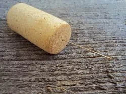 ਹੈਤੀ: ਇੱਥੇ ਕਾਰਕ ਵਿੱਚ ਬਹੁਤ ਸਾਰੀਆਂ ਸੂਈਆਂ ਲਾ ਕੇ ਹੈਂਗਓਵਰ ਉਤਾਰ ਦਿੱਤਾ ਜਾਂਦਾ ਹੈ।