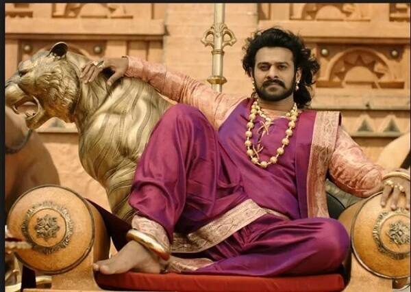 'ਸਾਹੋ' ਨੂੰ ਤਿੰਨ ਭਾਸ਼ਾਵਾਂ ਤਾਮਿਲ, ਤੇਲਗੂ ਤੇ ਹਿੰਦੀ ਵਿਚ ਰਿਲੀਜ਼ ਕੀਤਾ ਜਾਵੇਗਾ।