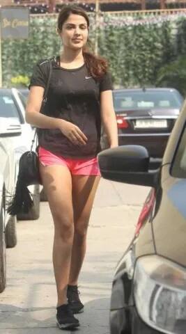 ਪਰ ਫਿੱਟਨੈਸ ਦੀ ਚੱਕਰ ਵਿੱਚ ਉਹ ਸੋਸ਼ਲ ਮੀਡੀਆ 'ਤੇ ਖ਼ੂਬ ਪਾਪੂਲਰ ਹੋ ਰਹੀ ਹੈ। 