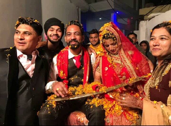 ਉਨ੍ਹਾਂ ਮੁਤਾਬਕ ਅੱਜ ਦੇ ਜ਼ਮਾਨੇ ਵਿੱਚ ਲੋਕ ਕਰਜ਼ਾ ਚੁੱਕ ਕੇ ਵਿਆਹ ਕਰਦੇ ਹਨ। ਬਾਅਦ ਵਿੱਚ ਪ੍ਰੇਸ਼ਾਨ ਹੋ ਜਾਂਦੇ ਹਨ।