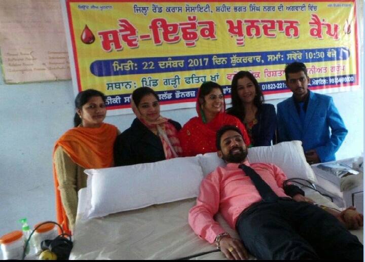ਇੰਨਾ ਹੀ ਨਹੀਂ ਅਗਲੇ ਦਿਨ ਰਿਸੈਪਸ਼ਨ ਦੇ ਨਾਮ ਉੱਤੇ ਬਲੱਡ ਡੋਨੇਸ਼ਨ ਕੈਂਪ ਲਾਇਆ। ਜਿੱਥੇ ਲੋਕ ਵਧਾਈ ਦੇਣ ਦੇ ਨਾਲ-ਨਾਲ ਖ਼ੂਨਦਾਨ ਕਰ ਰਹੇ ਸਨ। ਇਸ ਖ਼ੂਨਦਾਨ ਕੈਂਪ ਵਿੱਚ 30 ਦੇ ਕਰੀਬ ਨੌਜਵਾਨਾਂ ਨੇ ਖ਼ੂਨ ਦਾਨ ਕੀਤਾ।