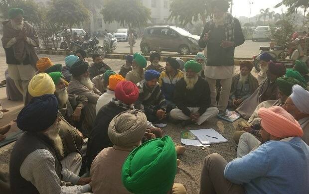 news ਕਰਜ਼ ਮੁਆਫੀ 'ਚ ਧਾਂਦਲੀਆਂ ਵਿਰੱਧ ਡਟੇ ਕਿਸਾਨ