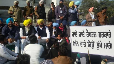 ਕਾਲੀਆਂ ਝੰਡੀਆਂ ਨਾਲ ਕੈਪਟਨ ਵਿਰੁੱਧ ਡਟੇ ਖਹਿਰਾ