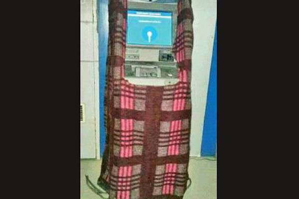ਲਓ ਕਰ ਲਵੋ ਗੱਲ, ਹੁਣ ATM ਨੂੰ ਵੀ ਲੱਗੀ ਠੰਢ