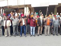 ਥਰਮਲ ਕਾਮਿਆਂ ਨੇ ਡੱਕਿਆ ਮਨਪ੍ਰੀਤ ਬਾਦਲ ਦਾ ਰਾਹ 