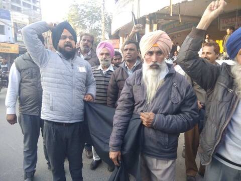 ਥਰਮਲ ਕਾਮਿਆਂ ਨੇ ਡੱਕਿਆ ਮਨਪ੍ਰੀਤ ਬਾਦਲ ਦਾ ਰਾਹ ਥਰਮਲ ਕਾਮਿਆਂ ਨੇ ਡੱਕਿਆ ਮਨਪ੍ਰੀਤ ਬਾਦਲ ਦਾ ਰਾਹ