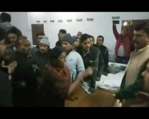 ਗ਼ਰੀਬਾਂ ਨੂੰ ਕੰਬਲ ਵੰਡਣ ਆਏ ਭਾਜਪਾਈ ਹੋਏ ਚੱਪਲੋ-ਚੱਪਲੀ