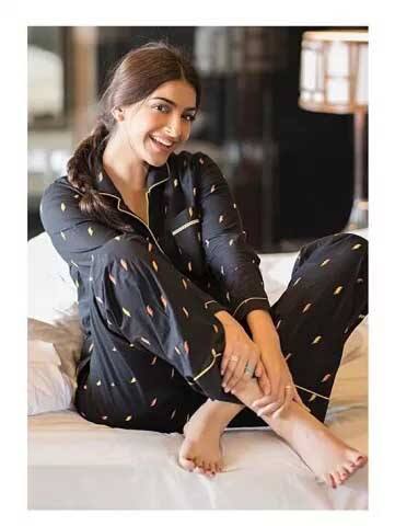 ਇਨ੍ਹਾਂ ਤਸਵੀਰਾਂ ਵਿੱਚ ਸੋਨਮ ਬੇਹੱਦ ਸਟਾਈਲਿਸ਼ ਲੱਗੀ ਤੇ ਰਿਲੈਕਸਡ ਵੀ ਨਜ਼ਰ ਆਈ।
