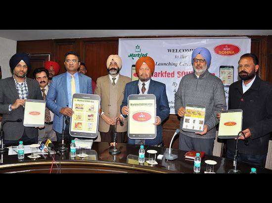 ਮਾਰਕਫੈੱਡ ਦੇ ਮੁੱਖ ਦਫਤਰ ਵਿੱਚ ਇਹ ਮੋਬਾਈਲ ਐਪ ਲਾਂਚ ਕੀਤੀ ਗਈ। ਮਾਰਕਫੈੱਡ ਦੇ ਚੇਅਰਮੈਨ ਅਮਰਜੀਤ ਸਿੰਘ ਸਮਰਾ ਤੇ ਵਧੀਕ ਮੁੱਖ ਸਕੱਤਰ (ਸਹਿਕਾਰਤਾ) ਡੀ.ਪੀ. ਰੈਡੀ ਨੇ ਸਾਂਝੇ ਤੌਰ ’ਤੇ ਮੋਬਾਈਲ ਐਪ ਲੋਕਾਂ ਨੂੰ ਸਮਰਪਿਤ ਕੀਤੀ।