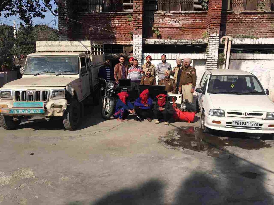 3 arrested in jalandhar ਲੁੱਟਾਂ-ਖੋਹਾਂ ਕਰਨ ਵਾਲਾ ਤਿੰਨ ਮੈਂਬਰੀ ਗੈਂਗ ਪੁਲਿਸ ਅੜਿੱਕੇ