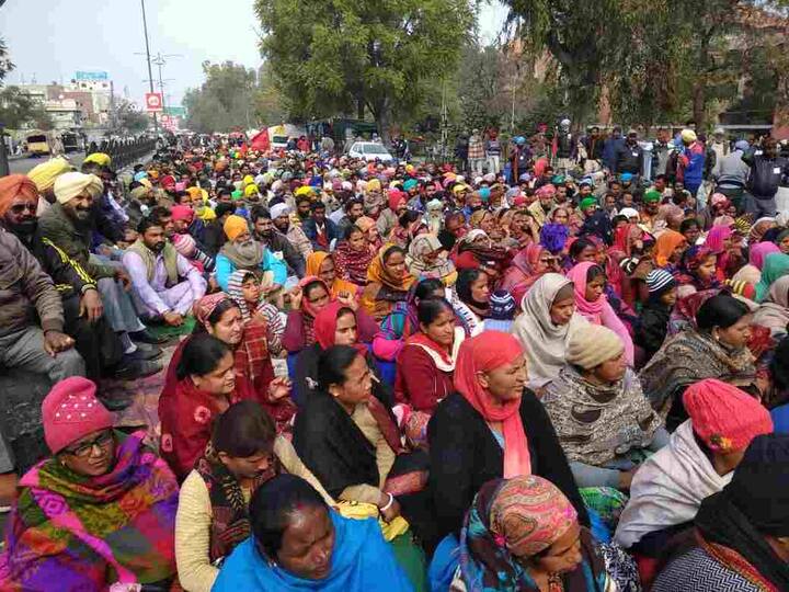 ਥਰਮਲ ਕਾਮੇ ਇੱਕ ਜਨਵਰੀ ਤੋਂ ਲਗਾਤਾਰ ਦਿਨ-ਰਾਤ ਧਰਨੇ ਉੱਪਰ ਬੈਠੇ ਹਨ। 