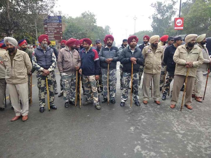 ਮੁੱਖ ਮੰਤਰੀ ਨੇ ਆਖਿਆ ਕਿ ਬੰਦ ਕੀਤੇ ਥਰਮਲ ਪਲਾਂਟ ਦੇ ਕਾਰਜ ਪੂਰੀ ਤਰ੍ਹਾਂ ਠੱਪ ਹੋਣ ਤੋਂ ਬਾਅਦ ਬਠਿੰਡਾ ਪਲਾਂਟ ਦੀ ਵਾਧੂ ਮਾਨਵੀ ਸ਼ਕਤੀ ਦੀਆਂ ਸੇਵਾਵਾਂ ਉਨ੍ਹਾਂ ਕੰਮਾਂ ਲਈ ਲਈਆਂ ਜਾਣਗੀਆਂ, ਜਿੱਥੇ ਸਟਾਫ ਦੀ ਥੁੜ ਹੋਵੇਗੀ।