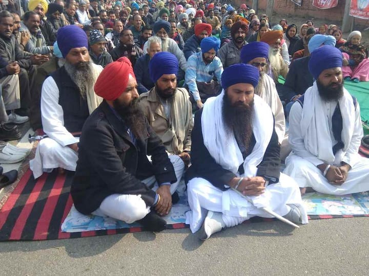 ਬਾਦਲਾਂ ‘ਤੇ ਵਰ੍ਹਦਿਆਂ ਦਾਦੂਵਾਲ ਨੇ ਕਿਹਾ ਕਿ ਥਰਮਲ ਬੰਦ ਕਰਨ ਦੀਆਂ ਫਾਈਲਾਂ ਸ਼੍ਰੋਮਣੀ ਅਕਾਲੀ ਦਲ ਨੇ ਹੀ ਤਿਆਰ ਕੀਤੀਆਂ ਸਨ ਜੋ ਹੁਣ ਲੱਛੇਦਾਰ ਭਾਸ਼ਣ ਦੇ ਰਹੇ ਹਨ। ਜੇਕਰ ਉਨ੍ਹਾਂ ਦੀ ਸਰਕਾਰ ਮੁੜ ਆਉਂਦੀ ਤਾਂ ਉਨ੍ਹਾਂ ਨੇ ਹੀ ਖੁਦ ਥਰਮਲ ਬੰਦ ਕਰ ਦੇਣਾ ਸੀ। ਹੁਣ ਵੀ ਉਨ੍ਹਾਂ ਨੂੰ ਬਾਈ ਸੌ ਕਿੱਲੇ ਜ਼ਮੀਨ ਦੀ ਚਿੰਤਾ ਸਤਾ ਰਹੀ ਹੈ ਨਾ ਕਿ ਥਰਮਲ ਦੀ।