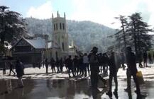 ਸ਼ਿਮਲਾ ਤੇ ਮਸੂਰੀ \'ਚ ਬਰਫਬਾਰੀ, ਸੈਲਾਨੀਆਂ ਦੀਆਂ ਮੌਜਾਂ