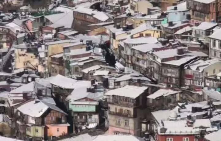 ਬਰਫਬਾਰੀ ਨੇ ਜਿੱਥੇ ਸੂਬੇ ਦੇ ਸੈਰ ਸਪਾਟਾ ਕਾਰੋਬਾਰ ਵਿੱਚ ਵਾਧਾ ਕੀਤਾ ਹੈ, ਉੱਥੇ ਹੀ ਕਸਾਨਾਂ ਨੂੰ ਵੀ ਸਿੱਧਾ ਫਾਇਦਾ ਮਿਲੇਗਾ। ਮਸੂਰੀ ਦੇ ਨਾਲ-ਨਾਲ ਕੇਦਾਰਨਾਥ, ਬਦਰੀਨਾਥ ਸਮੇਤ ਉੱਚੇ ਇਲਾਕਿਆਂ ਵਿੱਚ ਵੀ ਬਰਫਬਾਰੀ ਜਾਰੀ ਹੈ।