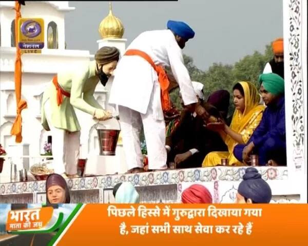 ਪੰਜਾਬ ਤੋਂ ਵਿਸ਼ੇਸ਼ ਤੌਰ 'ਤੇ ਲੰਗਰ ਦੀ ਝਾਕੀ ਵਿਖਾਈ ਗਈ। ਇਸ ਵਿੱਚ ਲੰਗਰ ਤੇ ਪੰਗਤ ਦੀ ਮਹੱਤਤਾ ਨੂੰ ਦਰਸਾਇਆ ਗਿਆ। ਸੰਗਤ ਲੰਗਰ ਛਕਦੀ ਵਿਖਾਈ ਗਈ। ਗੁਰੂਆਂ ਵੱਲੋਂ ਬਖ਼ਸ਼ੀ ਇਸ ਅਦੁੱਤੀ ਦਾਤ ਦਾ ਕੌਮੀ ਪੱਧਰ 'ਤੇ ਪ੍ਰਗਟਾਵਾ ਪੰਜਾਬ ਲਈ ਮਾਣ ਵਾਲੀ ਗੱਲ ਹੈ। ਇਸ ਤੋਂ ਪਹਿਲਾਂ ਪੰਜਾਬ ਜ਼ਿਆਦਾਤਰ ਪੰਜਾਬੀ ਸੱਭਿਆਚਾਰ ਜਾਂ ਪੰਜਾਬੀ ਲੋਕ ਨਾਚਾਂ ਦੀਆਂ ਝਾਕੀਆਂ ਹੀ ਦਰਸਾਈਆਂ ਜਾਂਦੀਆਂ ਸਨ। 