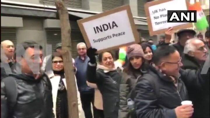 ਅਹਿਮਦ ਦੇ ਪ੍ਰਦਰਸ਼ਨ ਨੂੰ ਗ਼ਲਤ ਦੱਸਦੇ ਹੋਏ ਲੰਡਨ ਵਿੱਚ ਭਾਰਤੀਆਂ ਦੇ ਇੱਕ ਸਮੂਹ ਨੇ 'ਚਲੋ ਇੰਡੀਆ ਹਾਊਸ' ਮਾਰਚ ਸ਼ੁਰੂ ਕੀਤਾ। ਭਾਰਤੀ ਹਾਈ ਕਮਿਸ਼ਨ ਦੀ ਇਮਾਰਤ ਦੇ ਬਾਹਰ ਦੋਹਾਂ ਪੱਖਾਂ ਦੇ ਦਰਜਨਾਂ ਲੋਕਾਂ ਨੇ ਇੱਕ-ਦੂਜੇ 'ਤੇ ਭੜਾਸ ਕੱਢੀ।