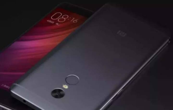 ਕੈਮਰਾ ਫਰੰਟ ਦੀ ਗੱਲ ਕਰੀਏ ਤਾਂ ਸਮਾਰਟਫੋਨ ਵਿੱਚ 13 ਮੈਗਾਪਿਕਸਲ ਦਾ ਰਿਅਰ ਤੇ 5 ਮੈਗਾਪਿਕਸਲ ਦਾ ਸੈਲਫੀ ਕੈਮਰਾ ਦਿੱਤਾ ਗਿਆ ਹੈ। ਸਮਾਰਟਫੋਨ ਵਿੱਚ ਫਿੰਗਰਪ੍ਰਿੰਟ ਤੇ ਇੰਫਰਾਰੈੱਡ ਸੈਂਸਰ ਵੀ ਦਿੱਤਾ ਗਿਆ ਹੈ।