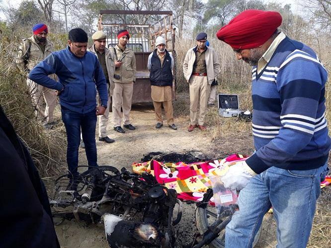 Akali-leader-set-a-fire-in-Hoshiarpur (3)