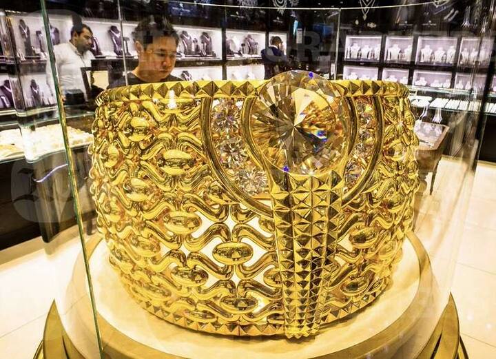  ਜਾਣਕਾਰੀ ਅਨੁਸਾਰ ਮਾਲ 'ਚ ਆਉਣ ਵਾਲੇ ਗਾਹਕ ਇਸ 30 ਲੱਖ ਡਾਲਰ ਦੇ ਮਾਸਟਰ ਪੀਸ ਨੂੰ ਦੇਖਣ ਦਾ ਮੌਕਾ ਪਾ ਸਕਦੇ ਹਨ। 