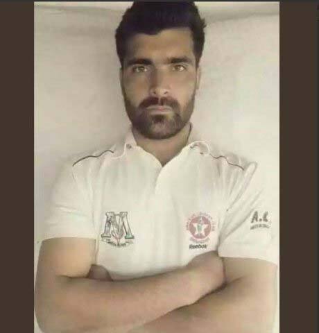 ਲੰਬੇ-ਲੰਬੇ 100 ਮੀਟਰ ਤੋਂ ਵੱਧ ਦੇ ਛੱਕਿਆਂ ਲਈ ਮਸ਼ਹੂਰ ਕਸ਼ਮੀਰੀ ਕ੍ਰਿਕੇਟਰ ਮਨਜ਼ੂਰ ਡਾਰ ਵੀ ਆਈਪੀਐਲ ਦਾ ਹਿੱਸਾ ਬਣ ਗਿਆ ਹੈ। ਡਾਰ, ਆਈਪੀਐਲ ਵਿੱਚ ਕਸ਼ਮੀਰ ਤੋਂ ਚੁਣੇ ਜਾਣ ਵਾਲੇ ਦੂਜੇ ਕ੍ਰਿਕੇਟਰ ਹਨ। ਉਨ੍ਹਾਂ ਨੂੰ ਕਿੰਗਜ਼ ਇਲੈਵਨ ਪੰਜਾਬ ਦੀ ਟੀਮ ਨੇ 20 ਲੱਖ ਰੁਪਏ ਦੀ ਕੀਮਤ ਵਿੱਚ ਖਰੀਦਿਆ।