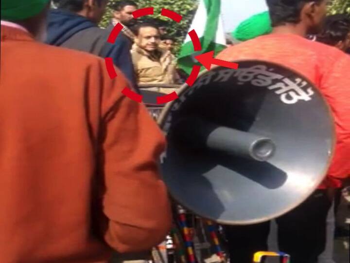 ਅੱਜ ਦੁਪਹਿਰ ਜੈਤੋ ਦੇ ਇੱਕ ਕਾਲਜ ਵਿੱਚ ਧਰਨਾ ਪ੍ਰਦਰਸ਼ਨ ਕਰ ਰਹੇ ਵਿਦਿਆਰਥੀਆਂ ਨੂੰ ਸਮਝਾਉਣ ਗਏ ਡੀ.ਐੱਸ.ਪੀ. ਬਲਜਿੰਦਰ ਸਿੰਘ ਸੰਧੂ ਦੀ ਗੋਲ਼ੀ ਲੱਗਣ ਕਾਰਨ ਮੌਤ ਹੋ ਗਈ ਹੈ।