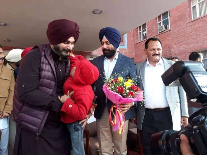 ਅੰਮ੍ਰਿਤਸਰ ਦੇ ਨਵੇਂ ਬਣੇ ਮੇਅਰ ਕਰਮਜੀਤ ਰਿੰਟੂ ਅੱਜ ਆਪ ਸਿੱਧੂ ਦੇ ਘਰ ਪਹੁੰਚੇ। 
