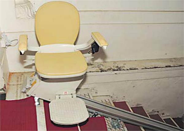 lifts in amritsar ਬਜ਼ੁਰਗਾਂ ਤੇ ਅਪਾਹਜਾਂ ਲਈ ਹਰਿਮੰਦਰ ਸਾਹਿਬ 'ਚ ਲੱਗੀਆਂ ਵਿਸ਼ੇਸ਼ ਲਿਫਟਾਂ