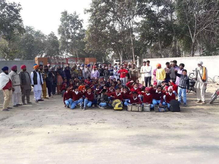 ਆਗੂਆਂ ਮੁਤਾਬਕ ਮਿਡਲ ਸਕੂਲਾਂ ਵਿੱਚੋਂ ਸੀ.ਐਂਡ.ਵੀ ਅਤੇ ਭਾਸ਼ਾ ਦੀ ਇੱਕ ਇੱਕ ਪੋਸਟ ਖਤਮ ਕਰਕੇ ਹਾਈ ਅਤੇ ਸੈਕੰਡਰੀ ਸਕੂਲਾਂ ਵਿੱਚੋਂ ਆਰਜ਼ੀ ਪ੍ਰਬੰਧ ਦੇ ਨਾਂ ’ਤੇ ਅਧਿਆਪਕਾਂ ਨੂੰ ਦੂਰ ਦੁਰਾਡੇ ਸਕੂਲਾਂ ਵਿੱਚ ਸ਼ਿਫਟ ਕਰਨ ਦਾ ਪੱਤਰ ਜਾਰੀ ਕਰ ਦਿੱਤਾ ਗਿਆ।