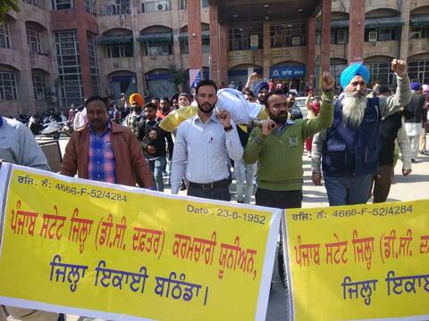 ਮੁਲਾਜ਼ਮ ਵੀ ਹੋਏ ਕੈਪਟਨ ਸਰਕਾਰ ਤੋਂ ਔਖੇ, ਕੰਮ ਠੱਪ ਮੁਲਾਜ਼ਮ ਵੀ ਹੋਏ ਕੈਪਟਨ ਸਰਕਾਰ ਤੋਂ ਔਖੇ, ਕੰਮ ਠੱਪ