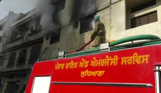 ਹਾਲਾਂਕਿ, ਫੈਕਟਰੀ ਵਿੱਚ ਪਿਆ ਲੱਖਾਂ ਦਾ ਮਾਲ ਰਾਖ ਹੋ ਗਿਆ ਹੈ।