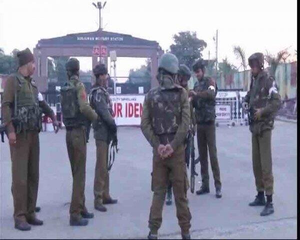 jammu-and-kashmir-gun-shots-heard-inside-sunjwan-army-camp ਜੰਮੂ ਦੇ ਸੈਨਾ ਬ੍ਰਿਗੇਡ 'ਤੇ ਅੱਤਵਾਦੀ ਹਮਲਾ