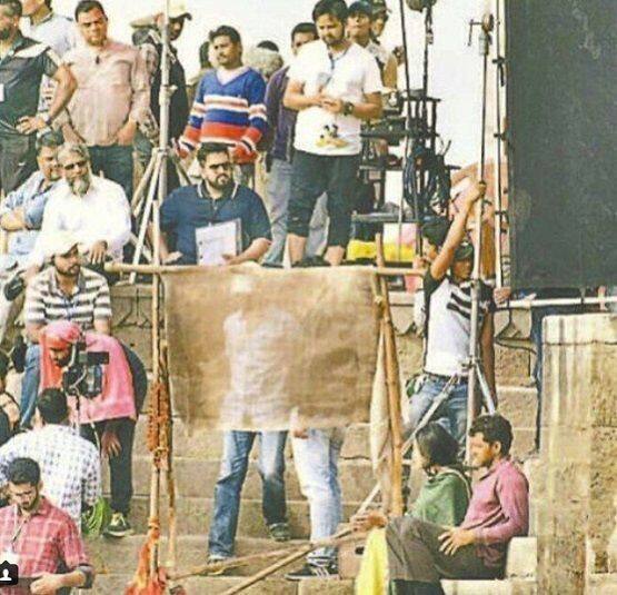 ਫ਼ਿਲਮ ਦੀ ਸ਼ੂਟਿੰਗ 22 ਜਨਵਰੀ ਨੂੰ ਸ਼ੁਰੂ ਕੀਤੀ ਗਈ ਹੈ। ਦੱਸਿਆ ਜਾ ਰਿਹਾ ਹੈ ਕਿ ਫ਼ਿਲਮ ਦੀ ਸ਼ੂਟਿੰਗ ਭੋਪਾਲ ਅਤੇ ਪਟਨਾ ਸਮੇਤ ਕਈ ਸ਼ਹਿਰਾਂ ਵਿੱਚ ਕੀਤੀ ਜਾਵੇਗੀ। ਰਿਤਿਕ ਇਨ੍ਹਾਂ ਸ਼ਹਿਰਾਂ ਵਿੱਚ ਨਹੀਂ ਜਾਣਗੇ ਬਲਕਿ ਅਜਿਹਾ ਸੈੱਟ ਮੁੰਬਈ ਵਿੱਚ ਬਣਾਇਆ ਜਾਵੇਗਾ।