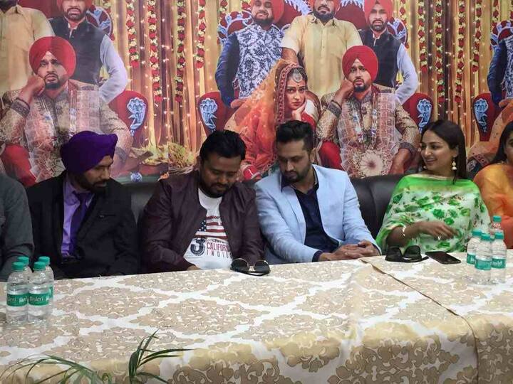 ਫਿਲਮ ਦਾ ਬਿਜ਼ਨੈੱਸ ਐਡਵਾਈਜ਼ਰ ਓਮਜੀ ਗਰੁੱਪ ਹੈ ਤੇ ਪ੍ਰਾਜੈਕਟ ਡਿਜ਼ਾਈਨਿੰਗ ਦਾ ਕੰਮ ਮੁਨੀਸ਼ ਸਾਹਨੀ ਨੇ ਕੀਤਾ ਹੈ।