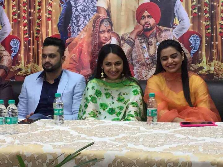 ਫਿਲਮ ਦੀ ਜ਼ਿਆਦਾਤਰ ਸ਼ੂਟਿੰਗ ਬਾਹਰਲੇ ਦੇਸ਼ਾਂ `ਚ ਕੀਤੀ ਗਈ ਹੈ। ਕਰਮਜੀਤ ਅਨਮੋਲ ਅਭਿਨੈ ਦੇ ਨਾਲ-ਨਾਲ ਇਸ ਫਿਲਮ ਨੂੰ ਪ੍ਰੋਡਿਊਸ ਵੀ ਕਰ ਰਹੇ ਹਨ।