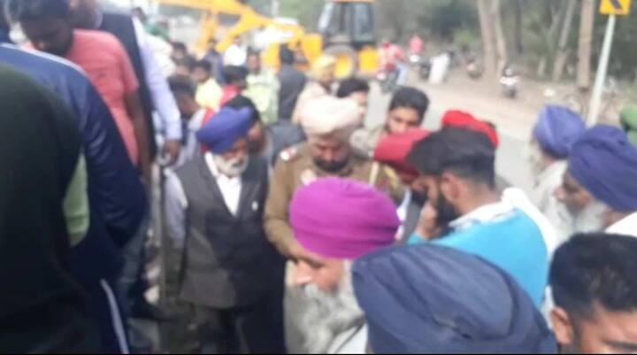 ਹਾਸਲ ਜਾਣਕਾਰੀ ਮੁਤਾਬਕ ਅੰਬਾਲਾ ਵੱਲੋਂ ਆ ਰਹੀ ਸੈਂਟਰੋ ਕਾਰ ਭਾਖੜਾ ਪੁਲ ਤੋਂ ਗੁਜਰਨ ਵੇਲੇ ਬੇਕਾਬੂ ਹੋ ਗ੍ਰਿਲ ਨਾ ਹੋਣ ਕਾਰਨ ਨਹਿਰ ਵਿੱਚ ਜਾ ਡਿੱਗੀ।