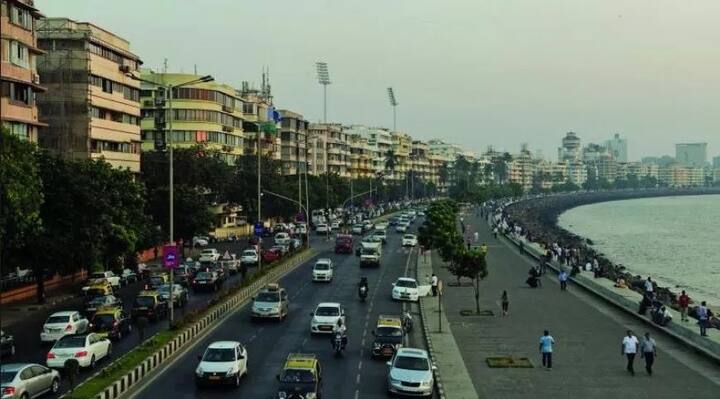 ਉੱਥੇ ਅਰਬਪਤੀਆਂ ਦੇ ਲਿਹਾਜ ਨਾਲ ਮੁੰਬਈ ਦੁਨੀਆ ਦੇ ਸਿਖਰਲੇ 10 ਸ਼ਹਿਰਾਂ ਵਿੱਚ ਸਾਮਲ ਹੈ। ਮੁੰਬਈ ਵਿੱਚ 28 ਅਰਬਪਤੀ ਹੈ ਜਿਨ੍ਹਾਂ ਕੋਲ ਇੱਕ ਅਰਬ ਡਾਲਰ ਜਾਂ ਇਸ ਤੋਂ ਜ਼ਿਆਦਾ ਜਾਇਦਾਦ ਹੈ। 