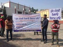 ਕੈਪਟਨ ਨਾਲ ਮੁਲਾਕਾਤ ਦਾ ਠੇਕਾ ਮੁਲਾਜ਼ਮਾਂ ਨੇ ਰੱਖਿਆ \'ਇਨਾਮ\'