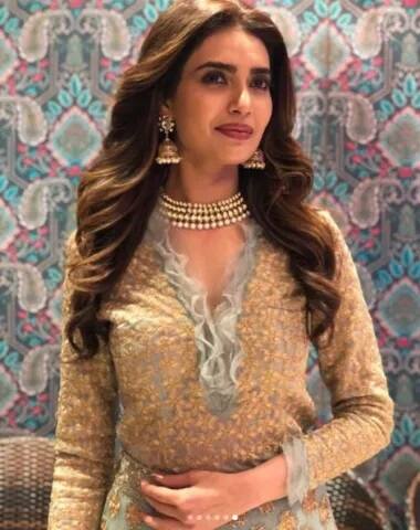 ਕਰਿਸ਼ਮਾ ਨੇ ਹਾਲ ਹੀ ਨਵਾਂ ਫ਼ੋਟੋਸ਼ੂਟ ਕਰਵਾਇਆ ਹੈ, ਜਿਸ ਦੀਆਂ ਕੁਝ ਤਸਵੀਰਾਂ ਉਸ ਨੇ ਆਪਣੇ ਇੰਸਟਾਗ੍ਰਾਮ 'ਤੇ ਸਾਂਝੀਆਂ ਕੀਤੀਆਂ ਹਨ। 