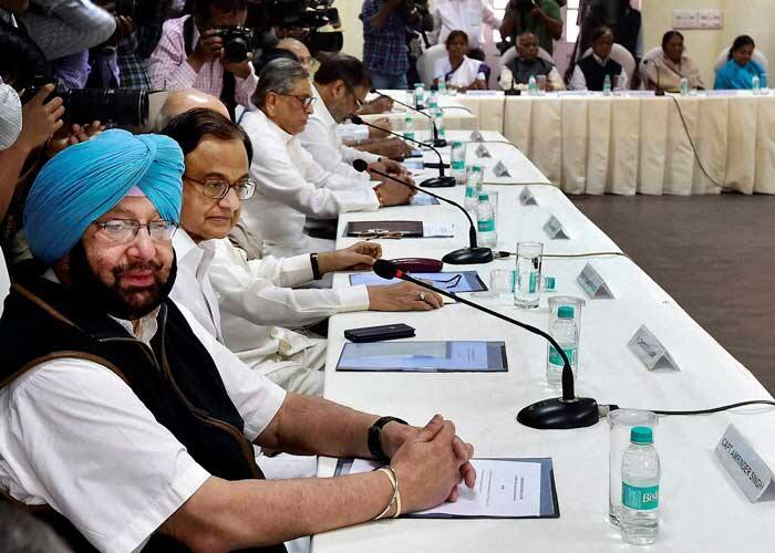 ਰਾਹੁਲ ਗਾਂਧੀ ਨੇ CWC ਦੇ ਪੁਰਾਣੇ ਕਈ ਮੈਂਬਰ ਨਵੀਂ ਕਮੇਟੀ ਵਿੱਚ ਤਾਂ ਸ਼ਾਮਲ ਕੀਤੇ ਪਰ ਪੰਜਾਬ ਦੇ ਮੁੱਖ ਮੰਤਰੀ ਕੈਪਟਨ ਅਮਰਿੰਦਰ ਸਿੰਘ ਦਾ ਨਾਮ 34 ਮੈਂਬਰੀ ਵਿੱਚ ਨਹੀਂ ਆਇਆ 