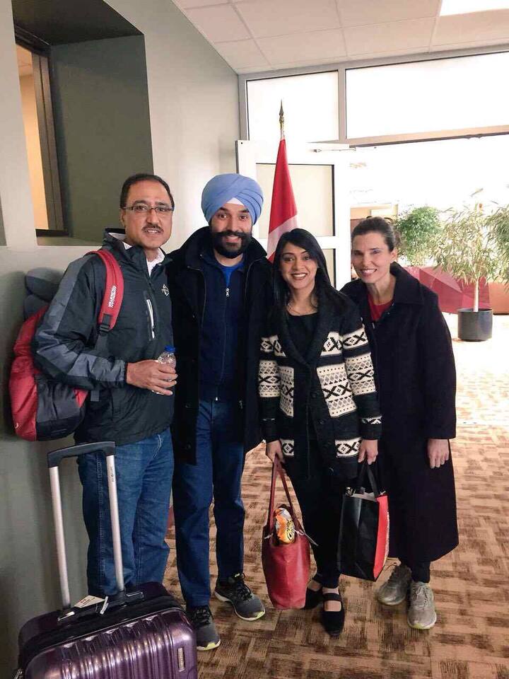 ਸਭ ਤੋਂ ਵੱਧ ਹੈਰਾਨ ਕਰਨ ਵਾਲੀ ਗੱਲ ਇਹ ਰਹੀ ਕਿ ਪ੍ਰਧਾਨ ਮੰਤਰੀ ਨੇ ਆਪਣੇ ਰੱਖਿਆ ਮੰਤਰੀ ਨੂੰ ਵੀ ਭਾਰਤ ਬੁਲਾ ਹੀ ਲਿਆ। 