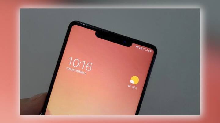 ਇਹ ਫੀਚਰ iPhone X ਵਿੱਚ ਦਿੱਤਾ ਗਿਆ ਹੈ। ਇਸ ਤੋਂ ਇਲਾਵਾ ਇਸ ਵੀਡੀਓ ਵਿੱਚ ਇਹ ਵੀ ਪਤਾ ਲੱਗਦਾ ਹੈ ਕਿ ਇਹ ਸਮਾਰਟਫੋਨ ਫੁਲ ਵਿਜ਼ਨ ਡਿਸਪਲੇ ਦੇ ਨਾਲ ਆਵੇਗਾ।