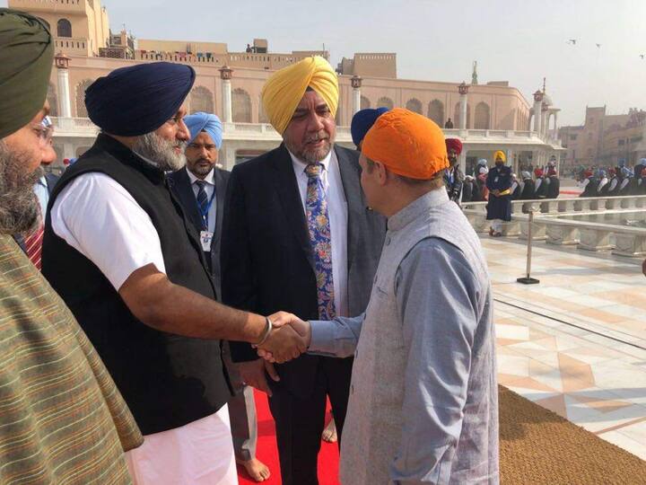ਅਕਾਲੀ ਦਲ ਦੇ ਪ੍ਰਧਾਨ ਸੁਖਬੀਰ ਬਾਦਲ ਨੇ ਸਵਾਗਤ ਲਈ ਅੰਮ੍ਰਿਤਸਰ ਪੁੱਜੇ।