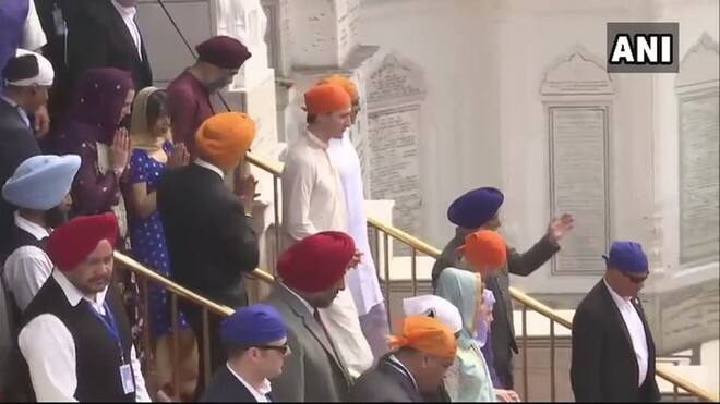 ਸ਼੍ਰੋਮਣੀ ਕਮੇਟੀ ਵੱਲੋਂ ਉਨ੍ਹਾਂ ਨੂੰ ਸਿਰੋਪਾ ਤੇ ਯਾਦਗਾਰੀ ਚਿੰਨ ਭੇਟ ਕੀਤਾ ਗਿਆ। ਟਰੂਡੋ ਪੰਜਾਬੀਆਂ ਵੱਲੋਂ ਕੀਤੇ ਸਵਾਗਤ ਤੋਂ ਕਾਫੀ ਪ੍ਰਭਾਵਿਤ ਨਜ਼ਰ ਆਏ।