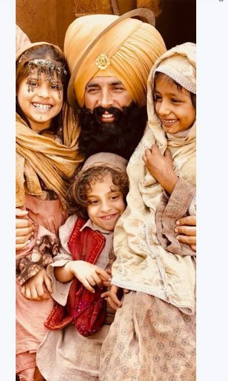 ਅਕਸ਼ੈ ਨੇ ਫ਼ਿਲਮ ਦੇ ਸੈੱਟ ਤੋਂ ਬੱਚਿਆਂ ਨਾਲ ਤਸਵੀਰ ਸਾਂਝੀ ਕੀਤੀ ਹੈ। 