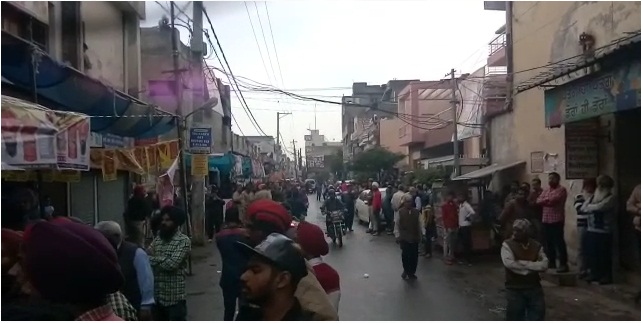 ਲੁਧਿਆਣਾ ਨਗਰ ਨਿਗਮ ਚੋਣਾਂ ਲਈ ਸ਼ੁਰੂਆਤੀ 2 ਘੰਟਿਆਂ 'ਚ ਸਾਰੇ ਵਾਰਡਾਂ 'ਚ 11 ਫੀਸਦੀ ਵੋਟਿੰਗ ਹੋ ਚੁੱਕੀ ਹੈ। ਨਾਲ ਹੀ ਜਗਾਰਾਓਂ ਦੇ ਵਾਰਡ ਨੰਬਰ 17 'ਚ 19 ਫੀਸਦ ਤੇ ਪਾਇਲ ਦੇ ਵਾਰਡ ਨੰਬਰ 5 'ਚ 25 ਫੀਸਦ ਵੋਟਿੰਗ ਹੋ ਚੁੱਕੀ ਹੈ, 